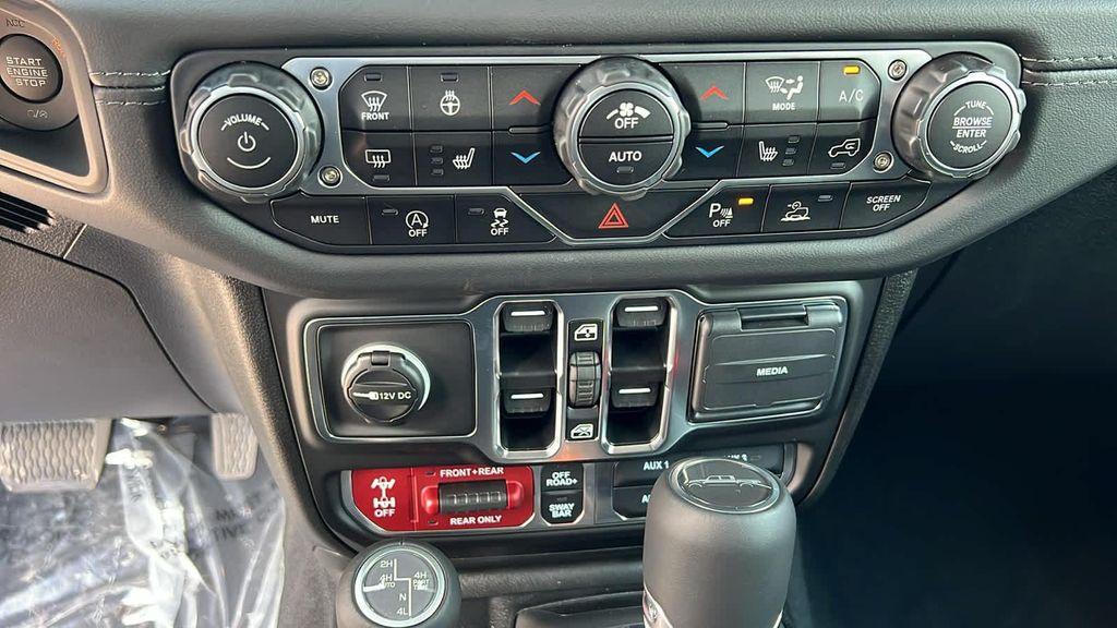 new 2025 Jeep Gladiator car, priced at $49,914