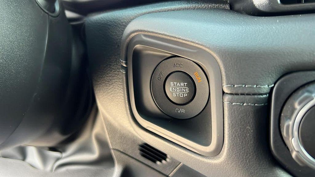 new 2025 Jeep Gladiator car, priced at $49,914