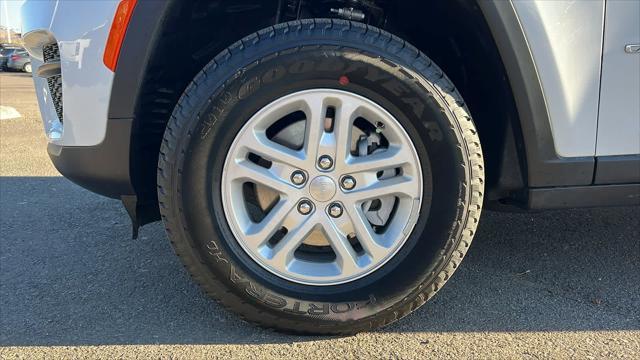 new 2025 Jeep Grand Cherokee car, priced at $35,500