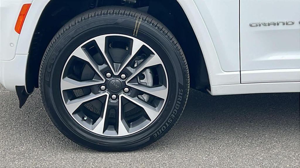 new 2025 Jeep Grand Cherokee L car, priced at $52,923