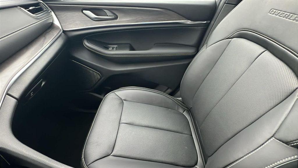 new 2025 Jeep Grand Cherokee L car, priced at $52,923