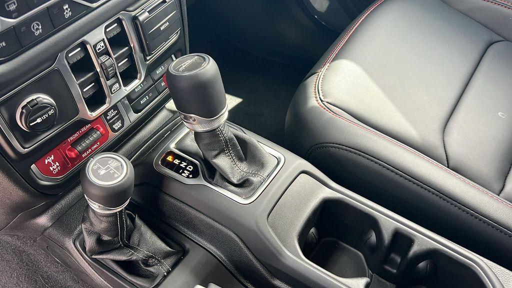 new 2025 Jeep Gladiator car, priced at $51,914