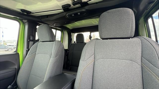 new 2025 Jeep Gladiator car, priced at $41,900