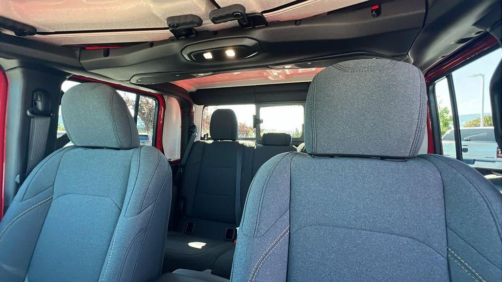 new 2025 Jeep Gladiator car, priced at $66,605