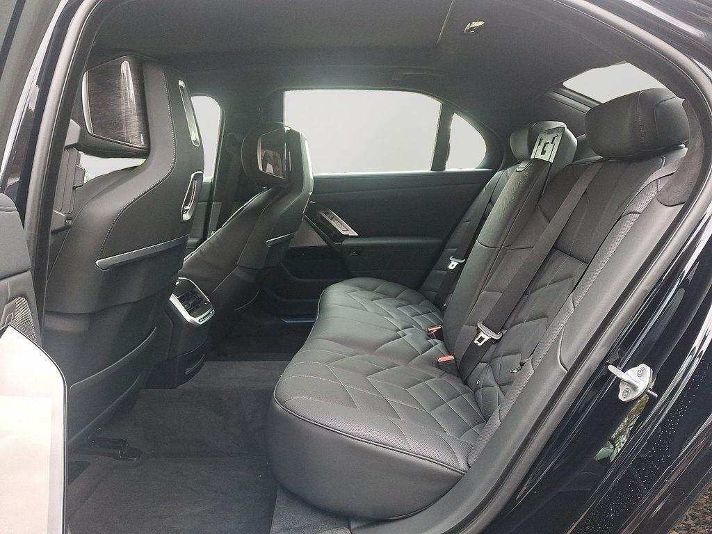 new 2025 BMW 760 car, priced at $133,175