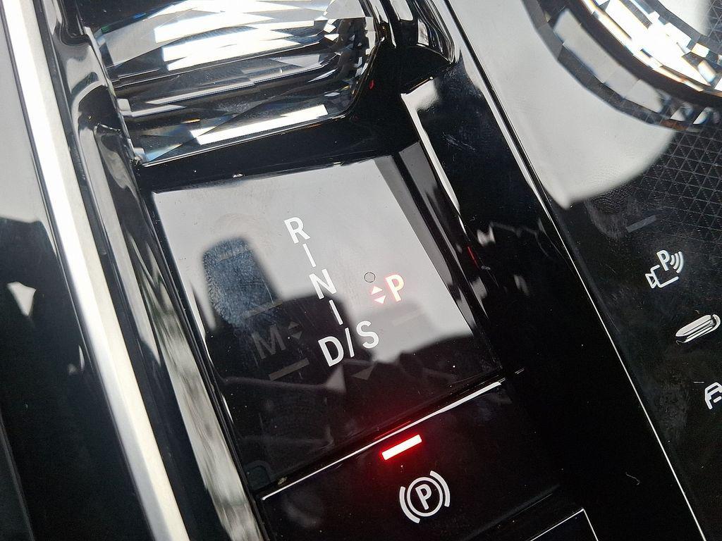 new 2025 BMW 760 car, priced at $133,175