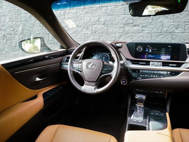 used 2020 Lexus ES 300h car, priced at $31,499