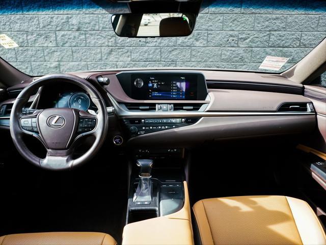 used 2020 Lexus ES 300h car, priced at $31,499