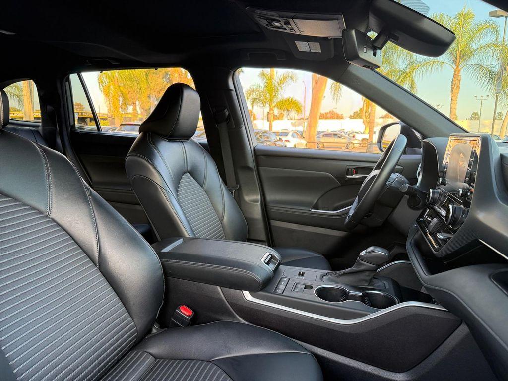 used 2022 Toyota Highlander car, priced at $33,999