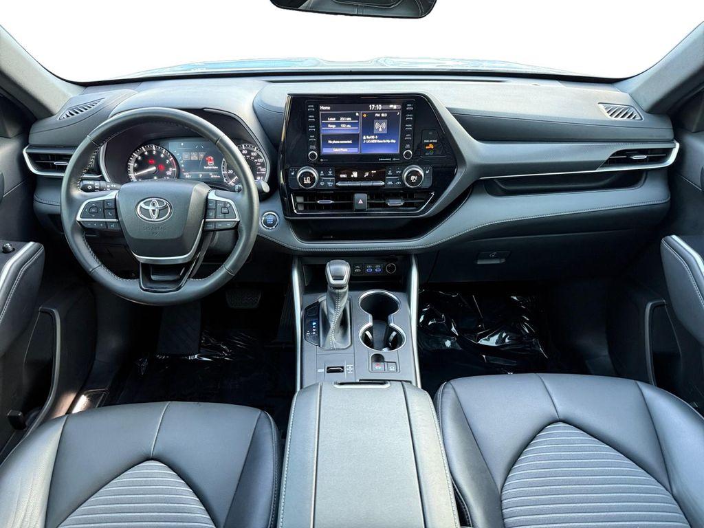 used 2022 Toyota Highlander car, priced at $33,999