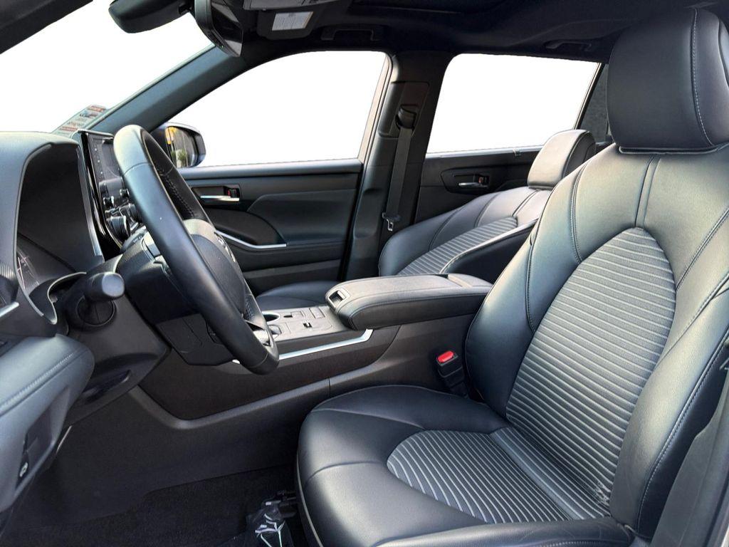 used 2022 Toyota Highlander car, priced at $33,999