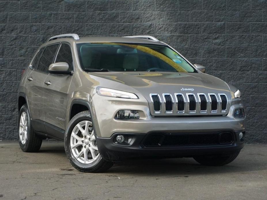 used 2016 Jeep Cherokee car, priced at $15,039
