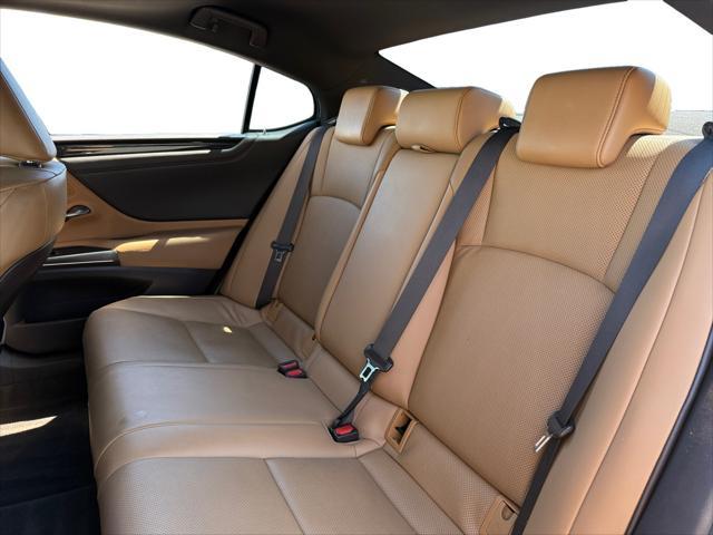 used 2021 Lexus ES 300h car, priced at $31,499