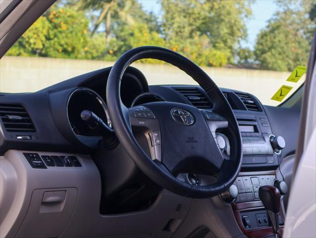 used 2010 Toyota Highlander car, priced at $14,657