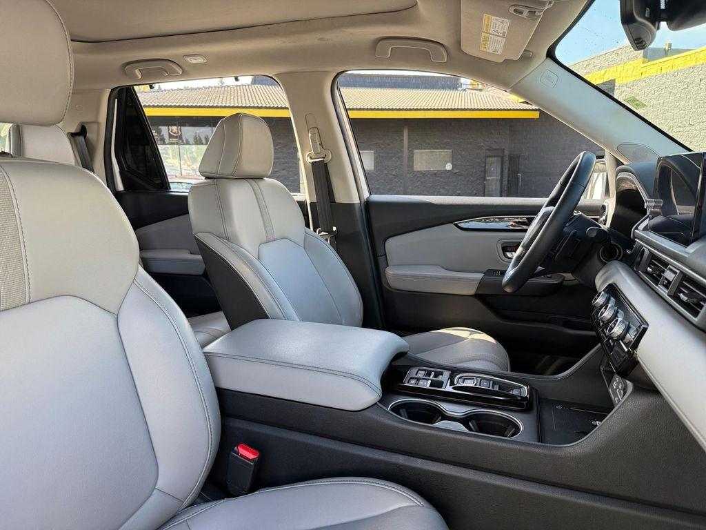 used 2025 Honda Pilot car, priced at $41,699