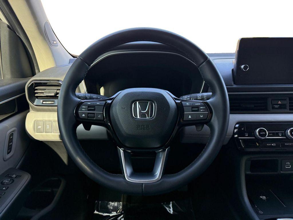 used 2025 Honda Pilot car, priced at $41,699