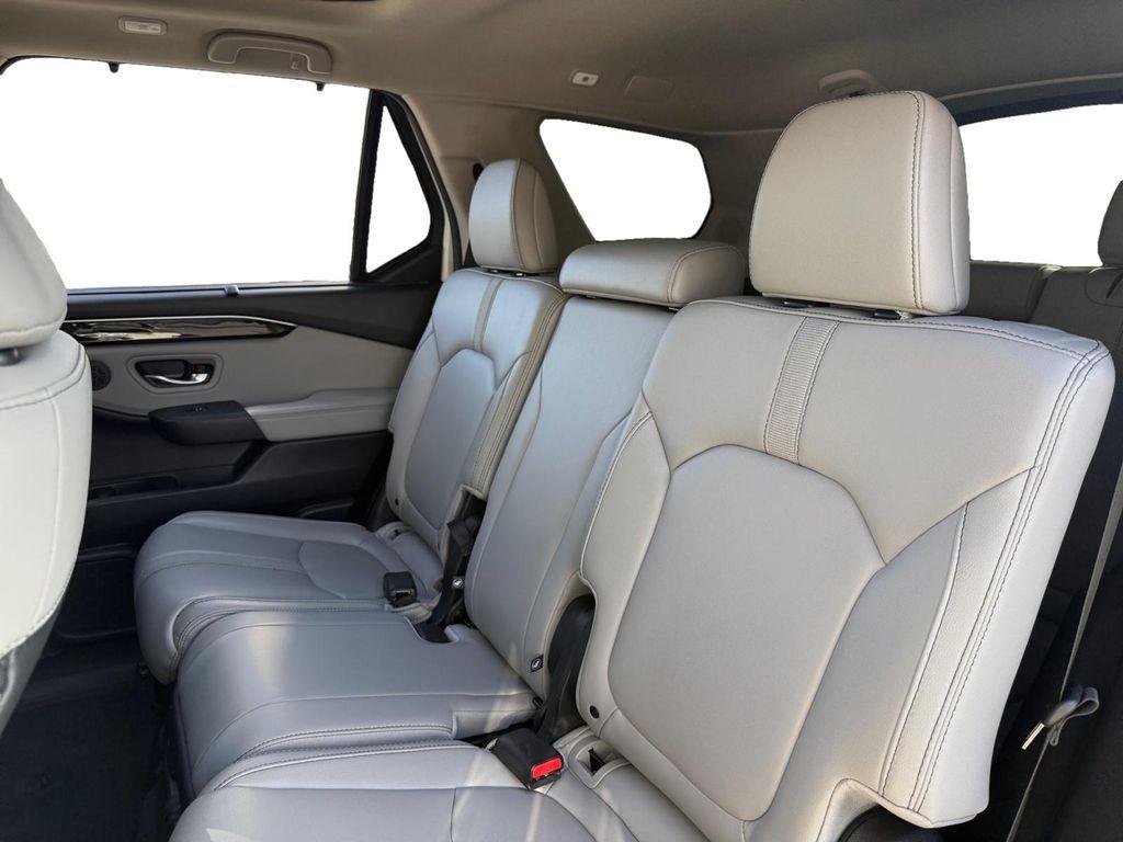 used 2025 Honda Pilot car, priced at $41,699