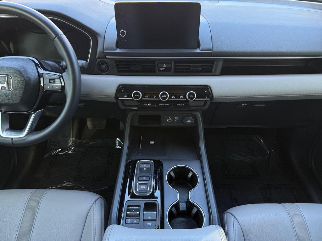 used 2025 Honda Pilot car, priced at $41,699