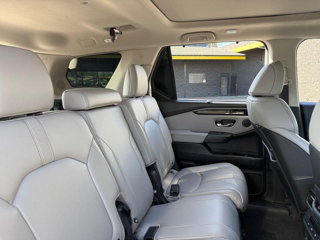 used 2025 Honda Pilot car, priced at $41,699