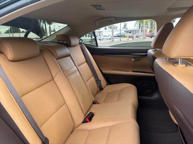 used 2017 Lexus ES 300h car, priced at $25,099