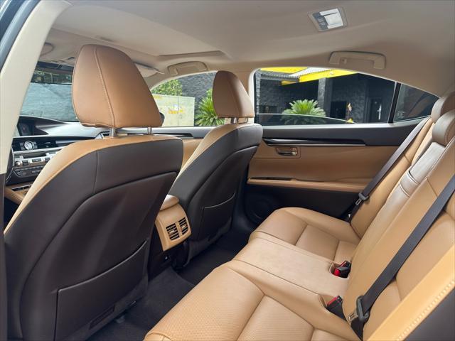 used 2017 Lexus ES 300h car, priced at $25,099