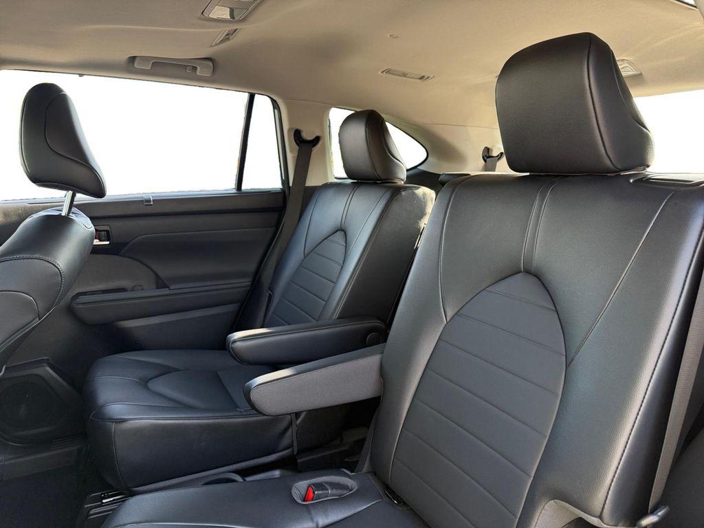 used 2022 Toyota Highlander car, priced at $33,199