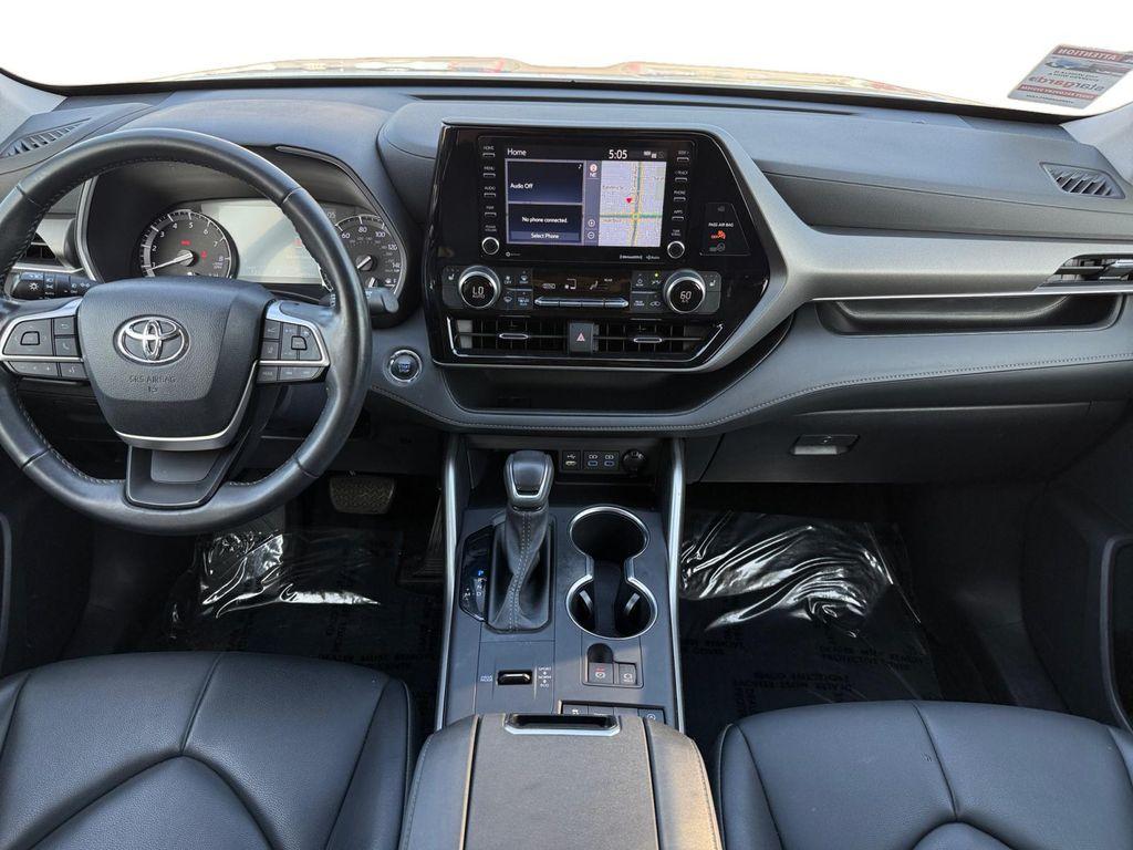 used 2022 Toyota Highlander car, priced at $33,199