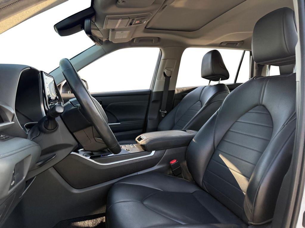 used 2022 Toyota Highlander car, priced at $33,199