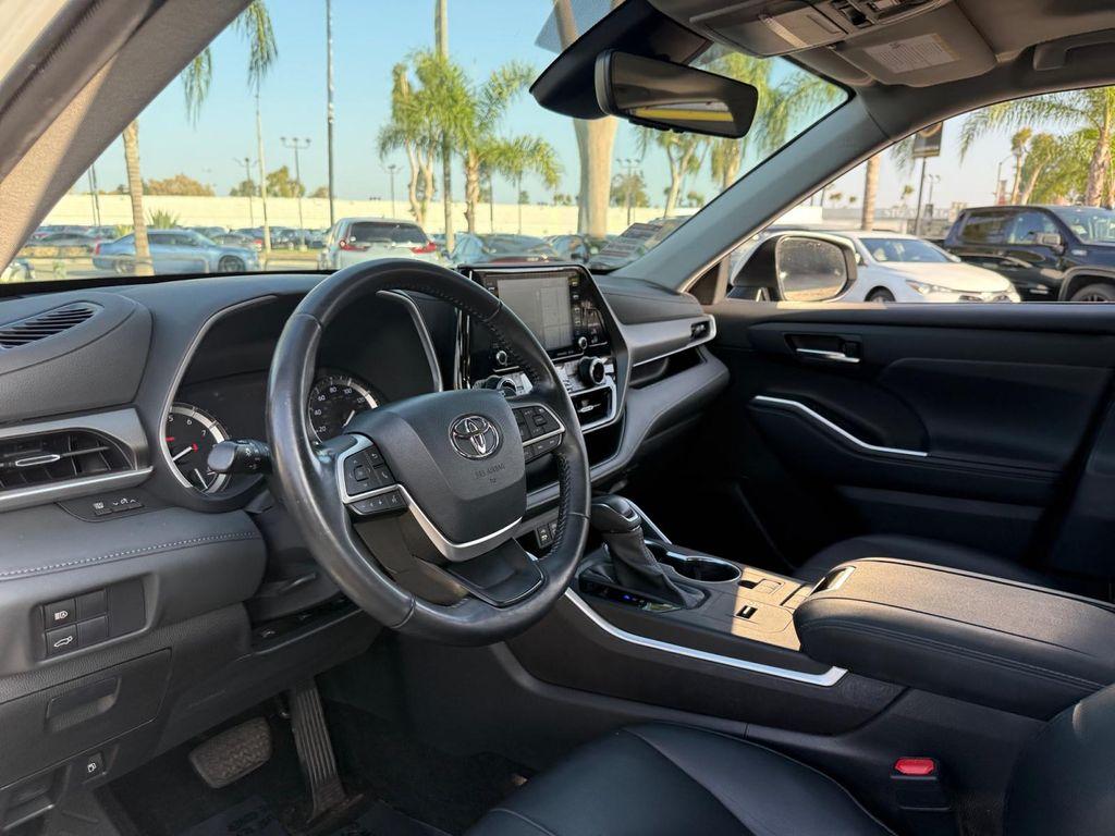 used 2022 Toyota Highlander car, priced at $33,199