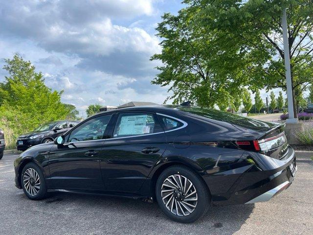 new 2024 Hyundai Sonata Hybrid car, priced at $28,108