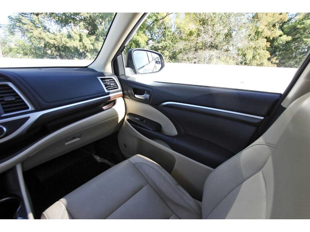 used 2015 Toyota Highlander car, priced at $17,499