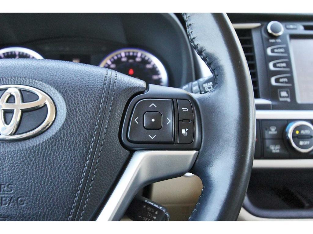 used 2015 Toyota Highlander car, priced at $17,499