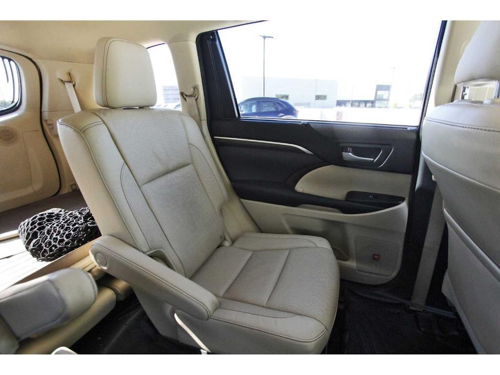 used 2015 Toyota Highlander car, priced at $17,499