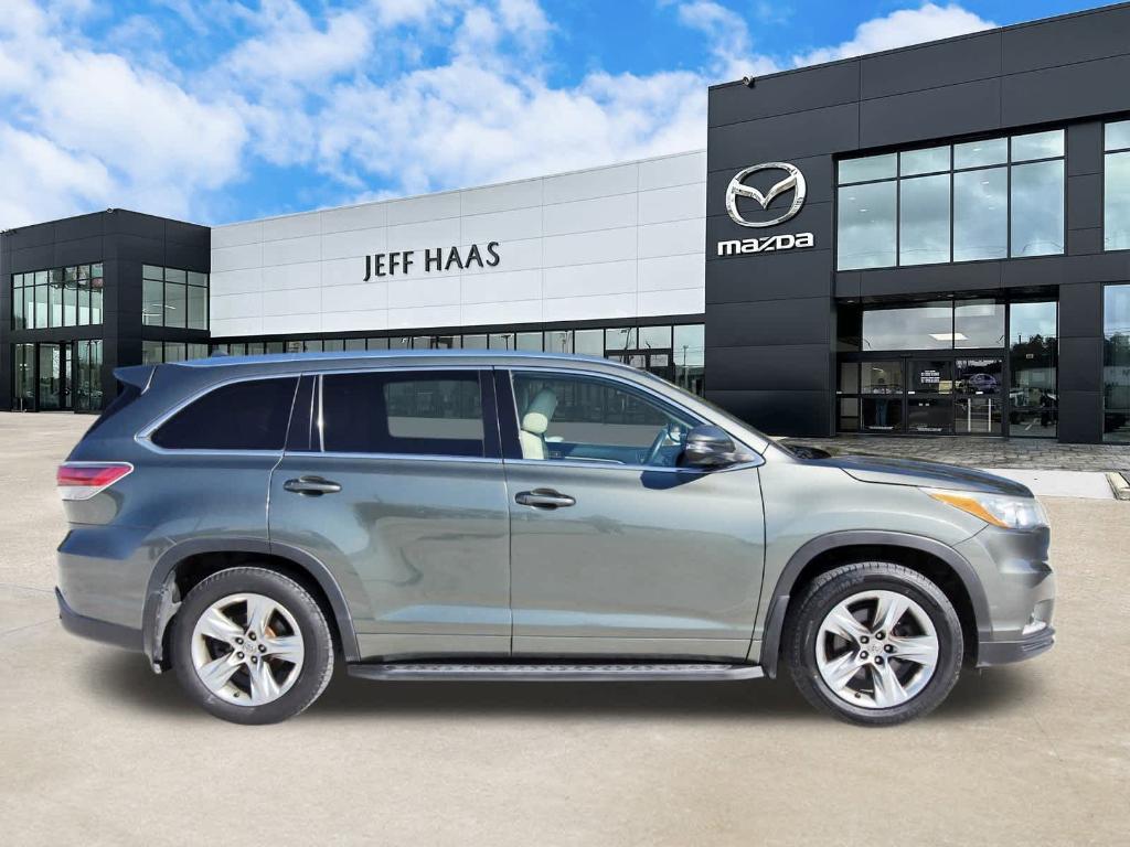used 2015 Toyota Highlander car, priced at $17,499