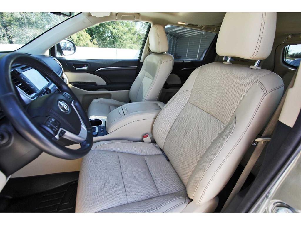 used 2015 Toyota Highlander car, priced at $17,499