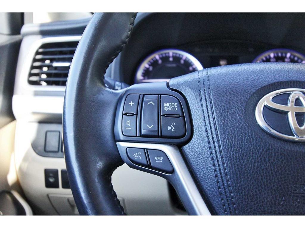 used 2015 Toyota Highlander car, priced at $17,499