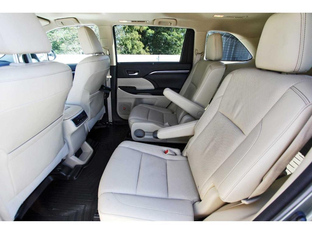 used 2015 Toyota Highlander car, priced at $17,499