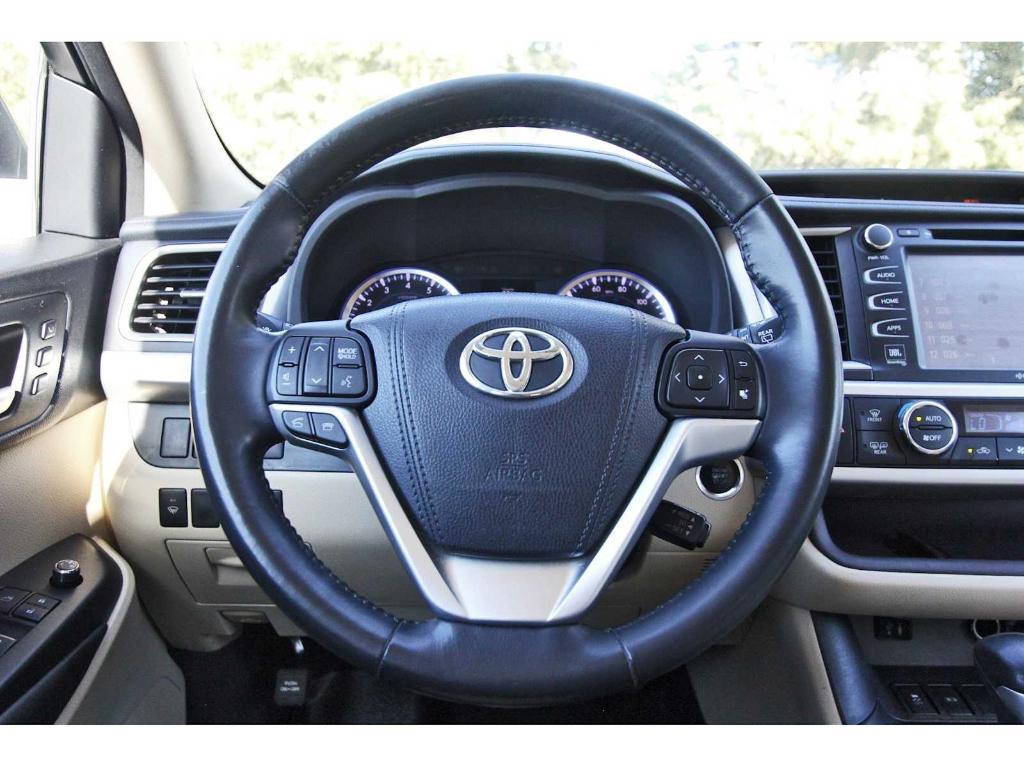 used 2015 Toyota Highlander car, priced at $17,499