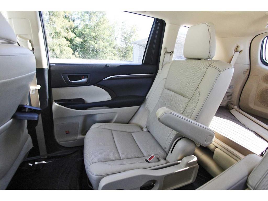 used 2015 Toyota Highlander car, priced at $17,499