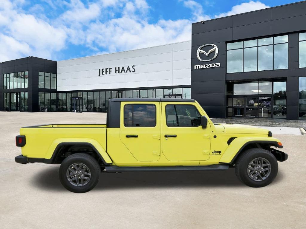 used 2024 Jeep Gladiator car, priced at $34,499