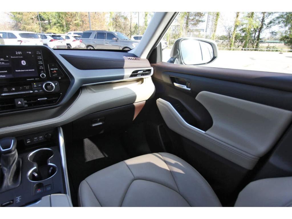 used 2022 Toyota Highlander car, priced at $31,998