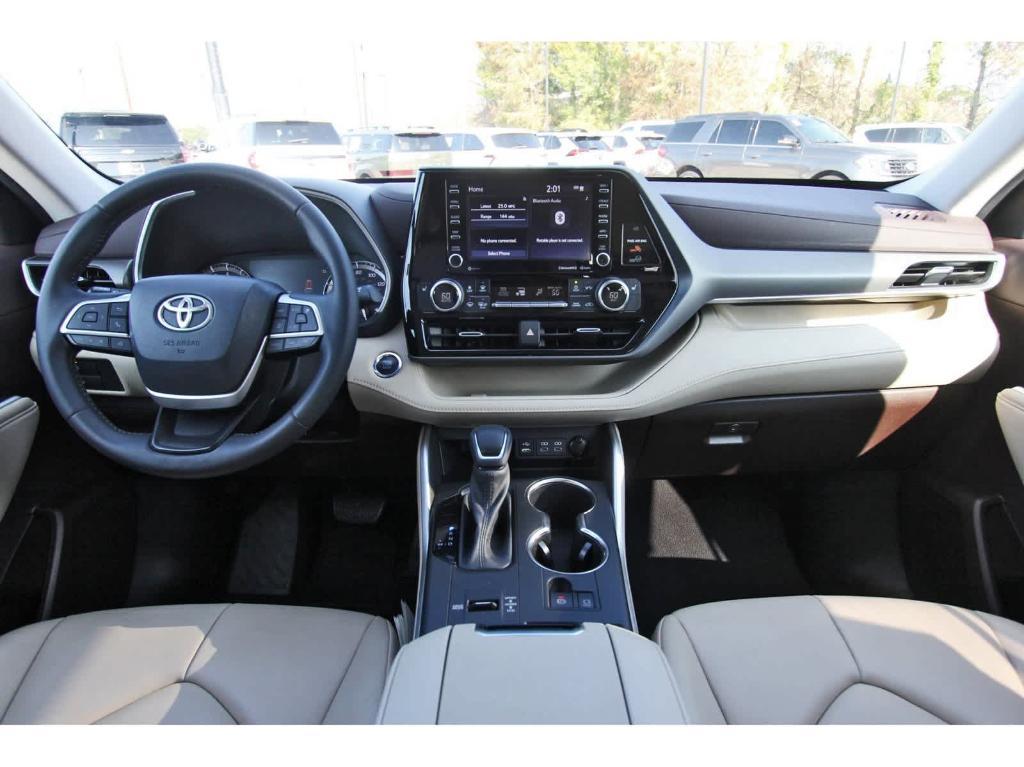 used 2022 Toyota Highlander car, priced at $31,998