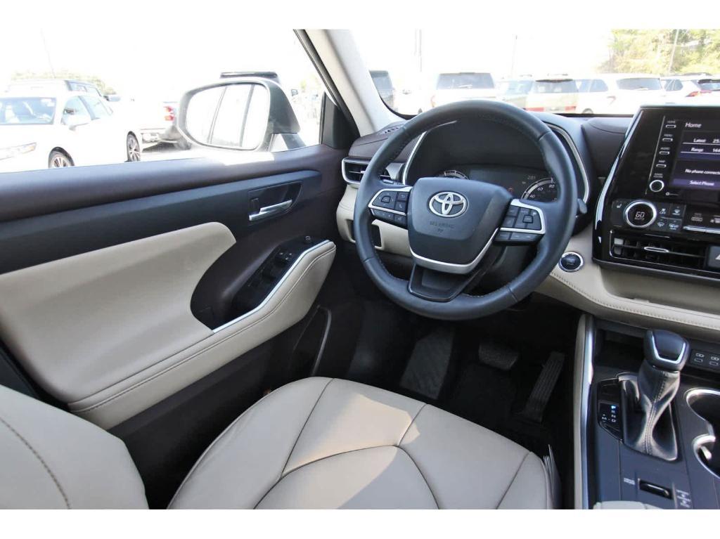 used 2022 Toyota Highlander car, priced at $31,998