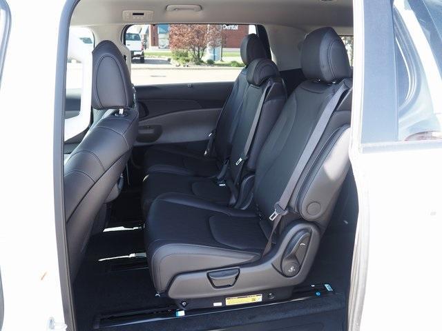new 2025 Kia Carnival car, priced at $43,195