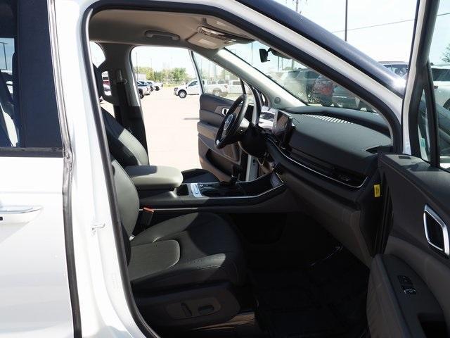 new 2025 Kia Carnival car, priced at $43,195