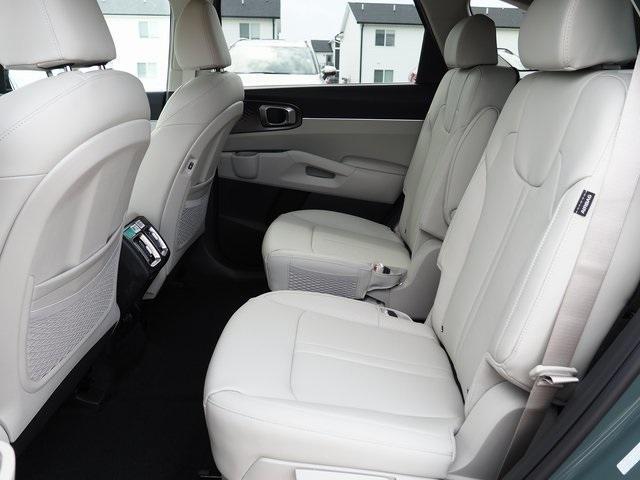 new 2025 Kia Sorento Hybrid car, priced at $43,630