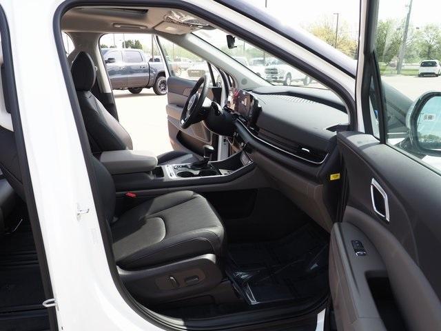 new 2025 Kia Carnival car, priced at $48,095