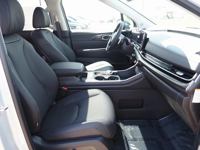 new 2025 Kia Carnival Hybrid car, priced at $54,630