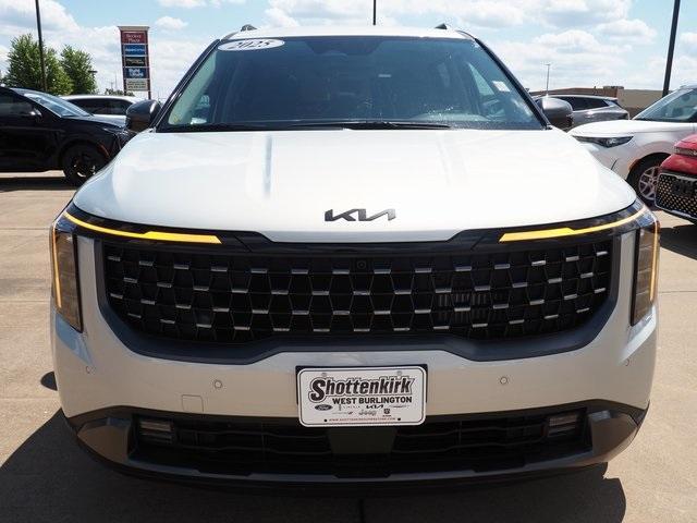 new 2025 Kia Carnival Hybrid car, priced at $54,630
