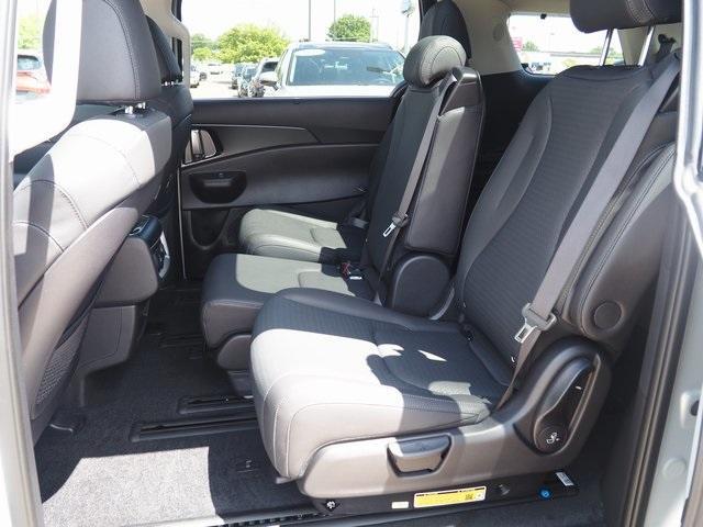 new 2025 Kia Carnival Hybrid car, priced at $54,630